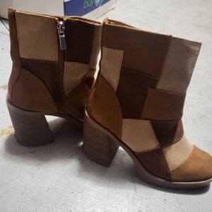 Brown Color Block Boots 7.5